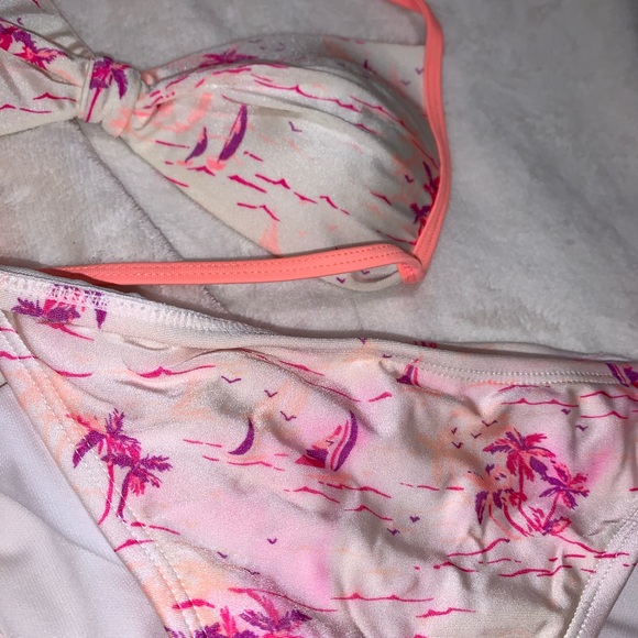 Beach patterned bikini - Picture 2 of 2